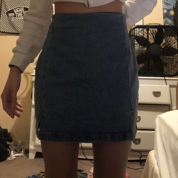 Brandy Melville Jean Skirt (RARE)NWOT - Picture 1 of 4
